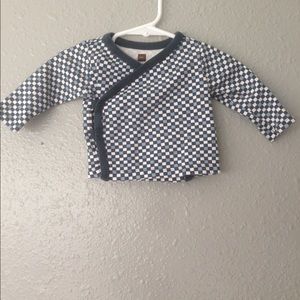 TEA blue checked side snapped long sleeve tee.